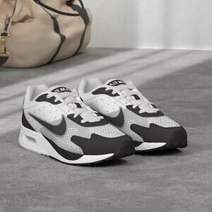 NWT Nike Men's Low-Top Sneakers Air Max Solo ,Black/White-Size 11